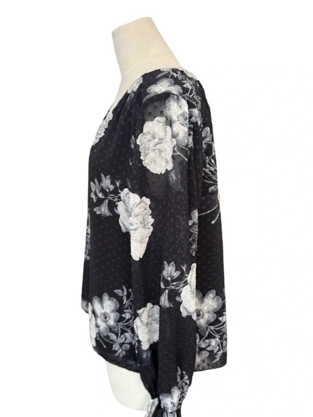 White House Black Market Black Floral Swiss Dot Blouse Size M - Picture 6 of 7